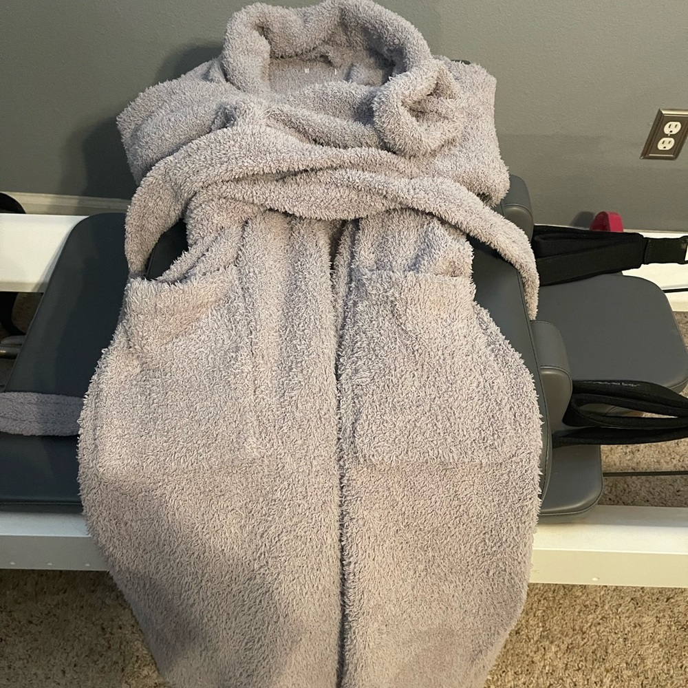 Barefoot dreams cozy robe!!